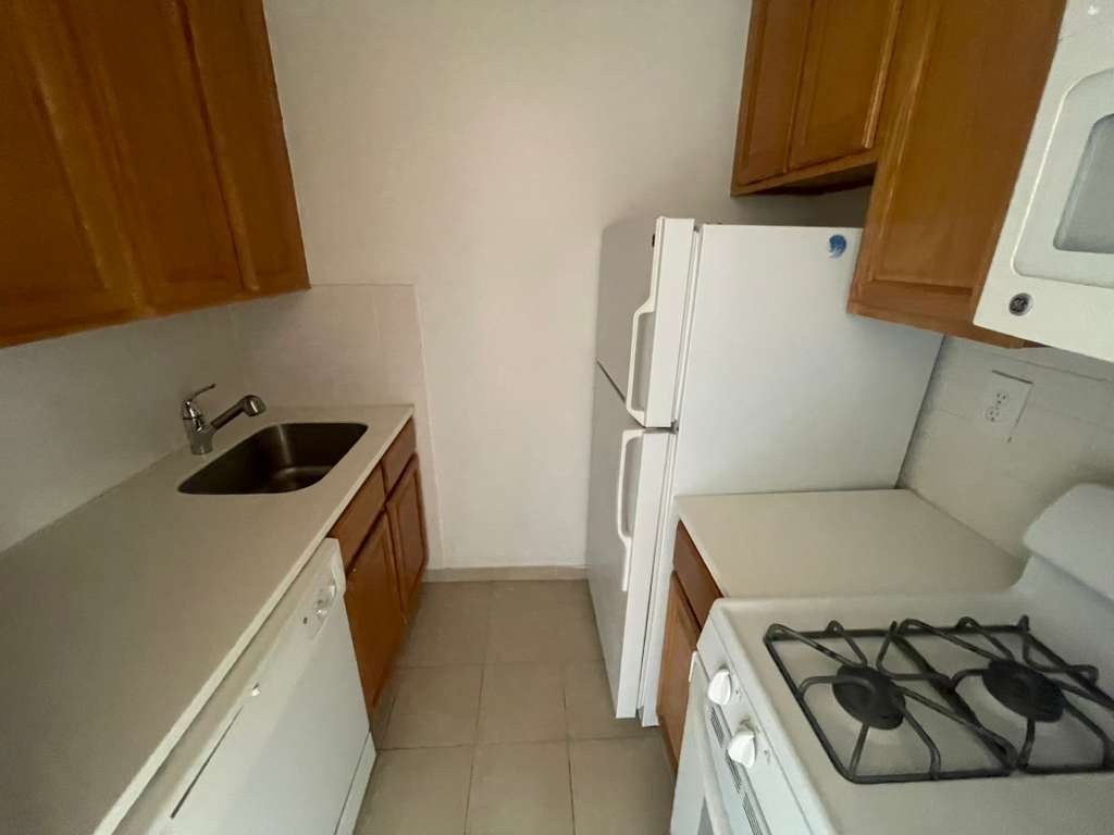 Apartment Bell Blvd Queens, NY 11360, MLS-RD5499-3