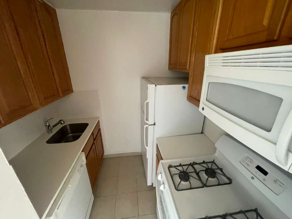Apartment Bell Blvd Queens, NY 11360, MLS-RD5499-4