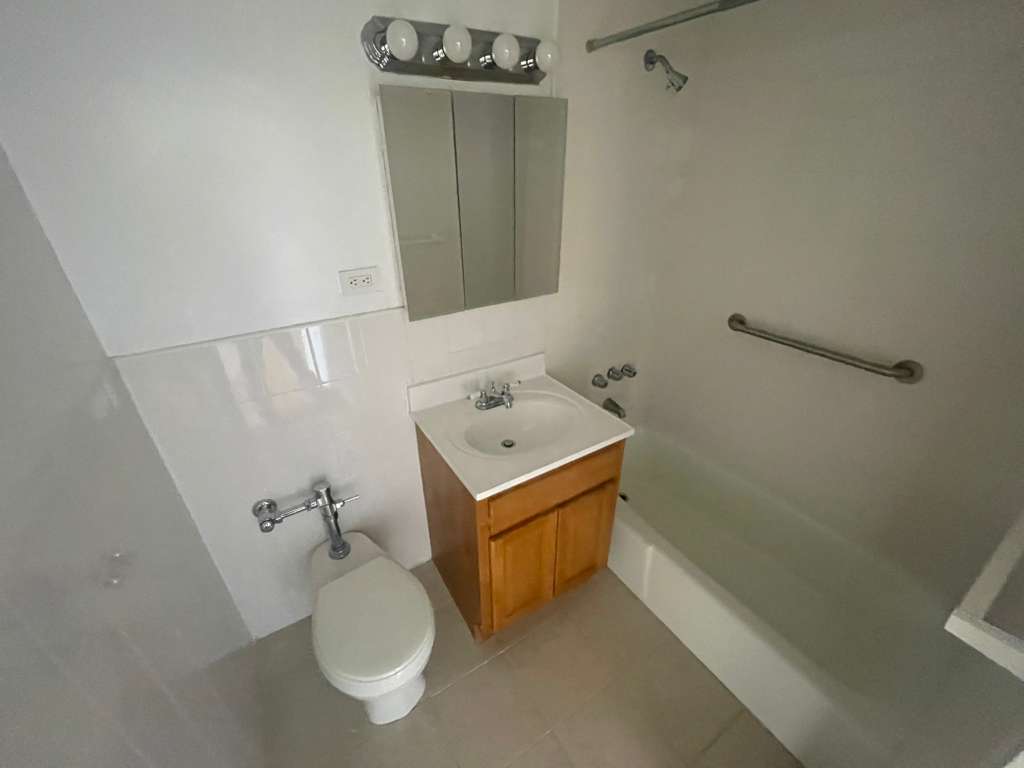 Apartment Bell Blvd Queens, NY 11360, MLS-RD5499-15