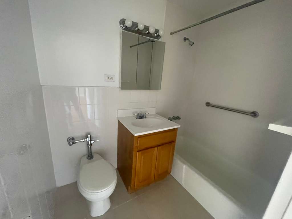 Apartment Bell Blvd Queens, NY 11360, MLS-RD5499-16