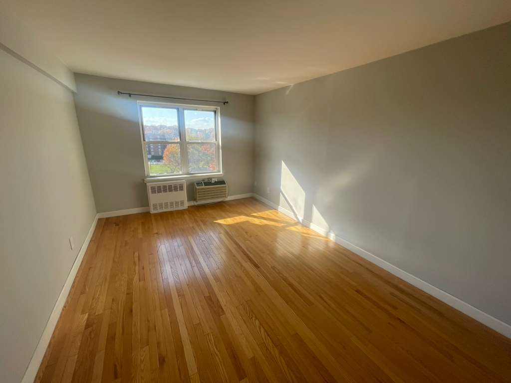 Apartment Bell Blvd Queens, NY 11360, MLS-RD5499-18