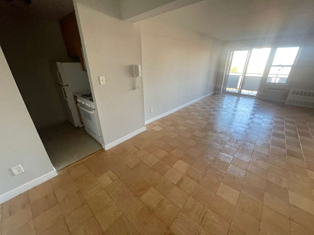 Apartment Bell Blvd Queens, NY 11360, MLS-RD5501-10