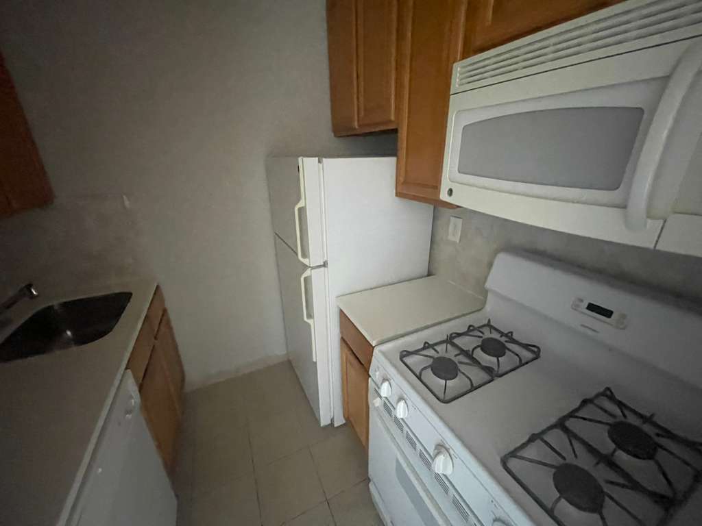 Apartment Bell Blvd Queens, NY 11360, MLS-RD5501-11