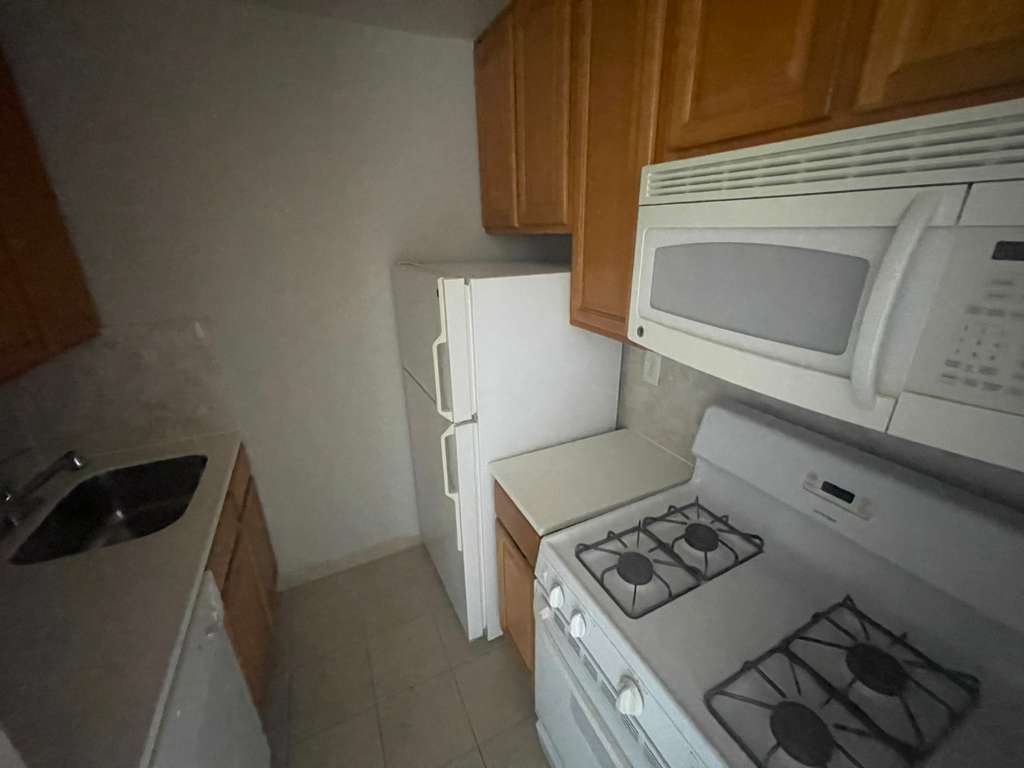 Apartment Bell Blvd Queens, NY 11360, MLS-RD5501-12