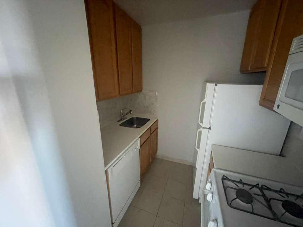 Apartment Bell Blvd Queens, NY 11360, MLS-RD5501-14