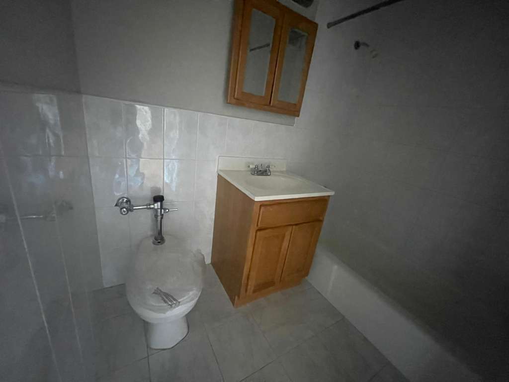 Apartment Bell Blvd Queens, NY 11360, MLS-RD5501-17