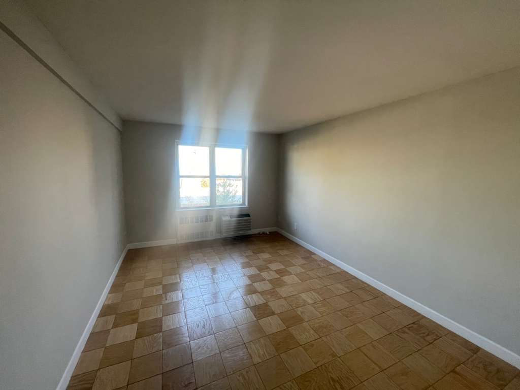 Apartment Bell Blvd Queens, NY 11360, MLS-RD5501-18