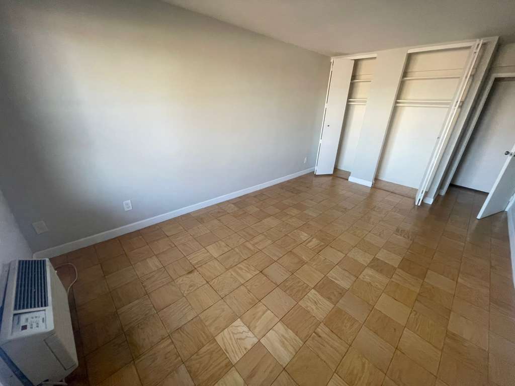 Apartment Bell Blvd Queens, NY 11360, MLS-RD5501-19