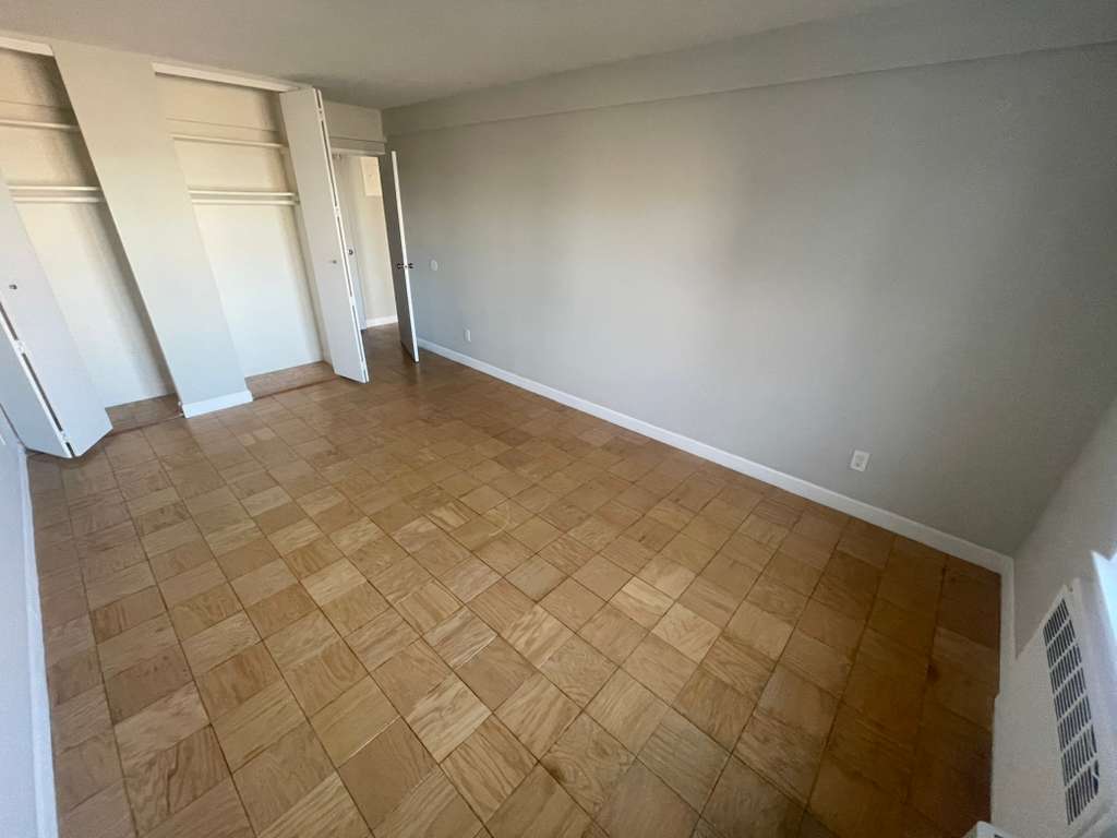 Apartment Bell Blvd  Queens, NY 11360, MLS-RD5501-20