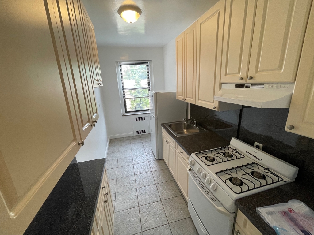 Apartment Highland Avenue Queens, NY 11432, MLS-RD5517-2