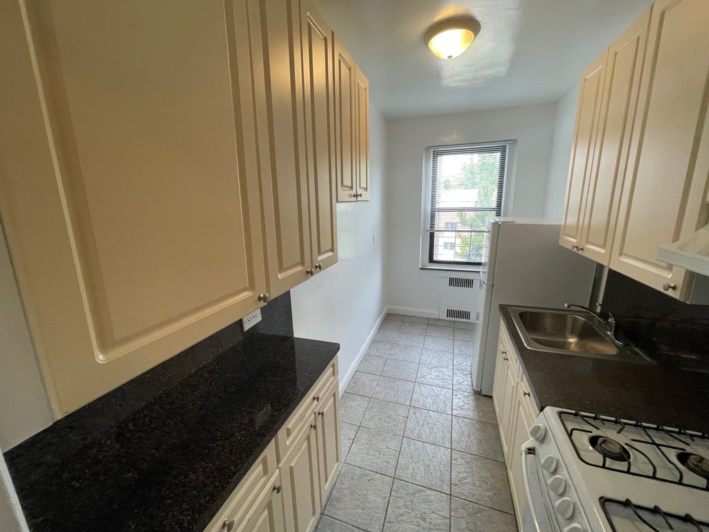 Apartment Highland Avenue Queens, NY 11432, MLS-RD5517-3