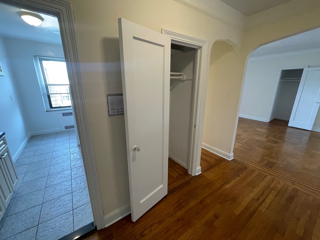 Apartment Highland Avenue Queens, NY 11432, MLS-RD5517-7