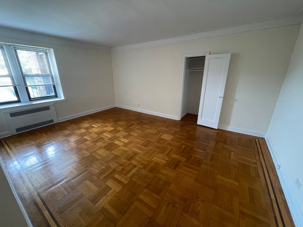 Apartment Highland Avenue Queens, NY 11432, MLS-RD5517-9