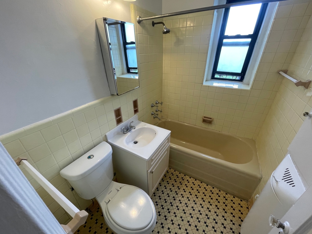 Apartment Highland Avenue  Queens, NY 11432, MLS-RD5517-19