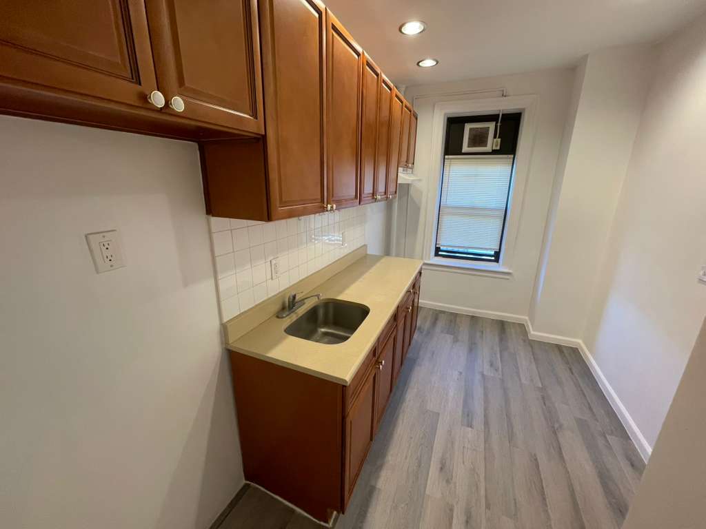 Apartment Sanford Avenue  Queens, NY 11358, MLS-RD5523-2