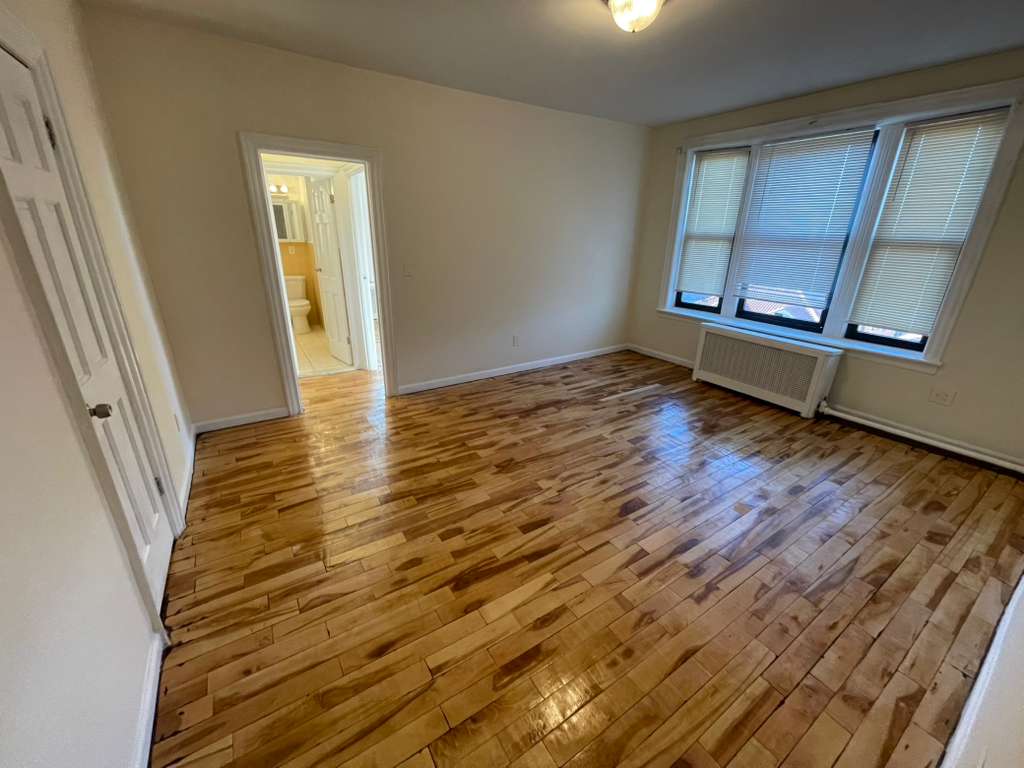 Apartment Sanford Avenue  Queens, NY 11358, MLS-RD5523-7