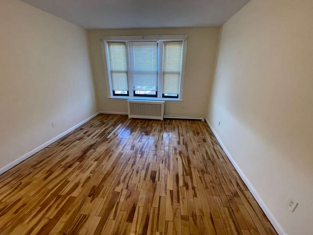 Apartment Sanford Avenue  Queens, NY 11358, MLS-RD5523-9
