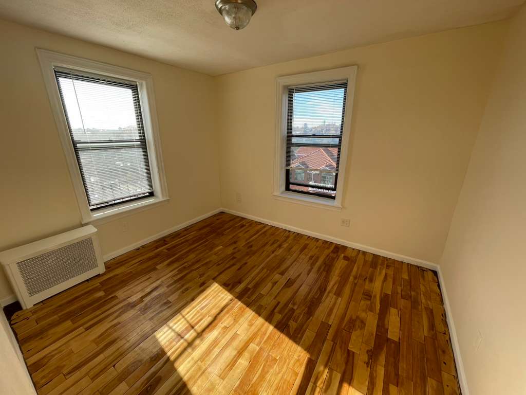 Apartment Sanford Avenue  Queens, NY 11358, MLS-RD5523-18