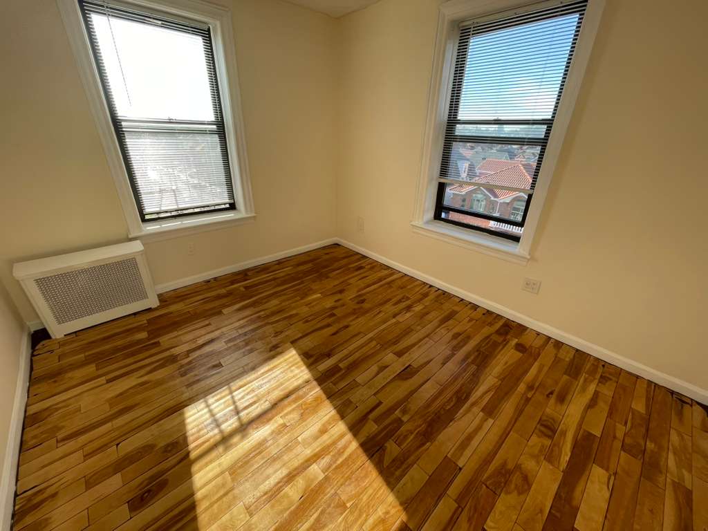 Apartment Sanford Avenue  Queens, NY 11358, MLS-RD5523-19