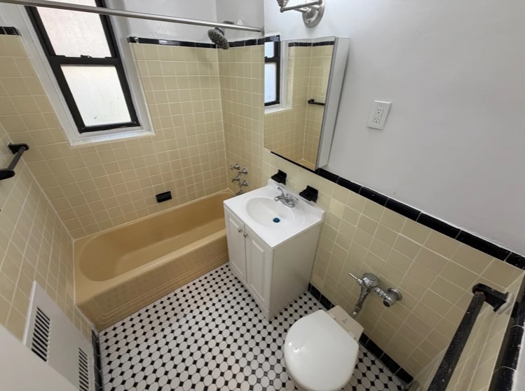 Apartment Wexford Terrace  Queens, NY 11432, MLS-RD5550-19