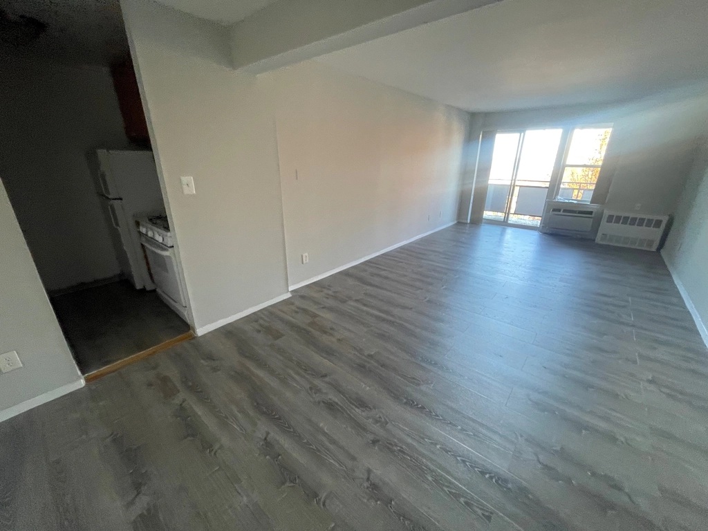 Apartment Bell Blvd  Queens, NY 11360, MLS-RD5551-10
