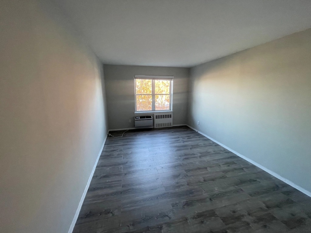 Apartment Bell Blvd  Queens, NY 11360, MLS-RD5551-12