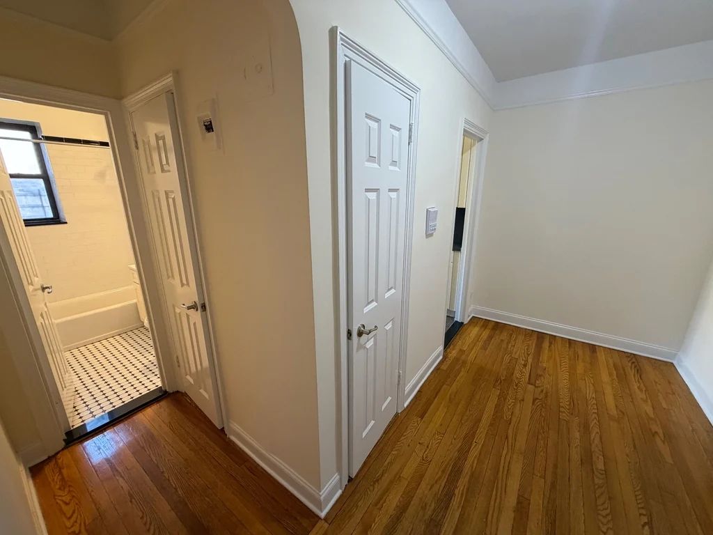 Apartment Highland Avenue Queens, NY 11432, MLS-RD5556-10