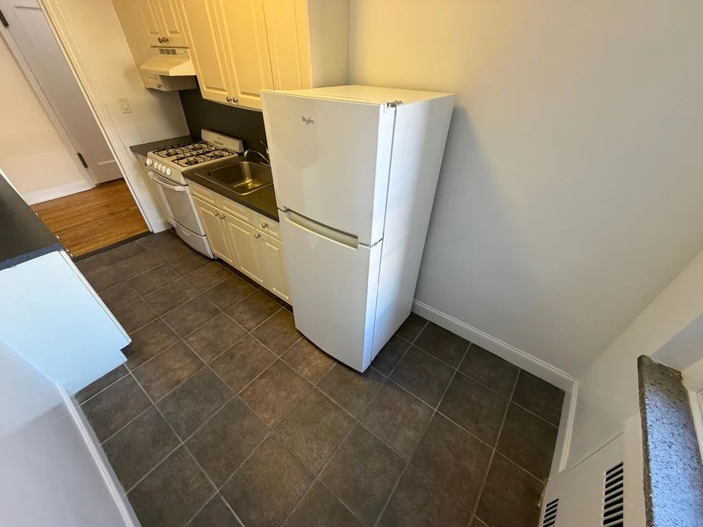 Apartment Highland Avenue Queens, NY 11432, MLS-RD5556-16