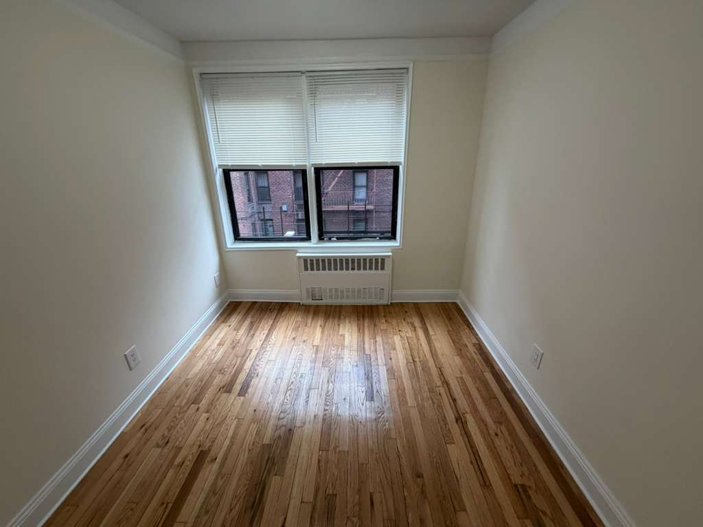 Apartment Elbertson Street  Queens, NY 11373, MLS-RD5557-10