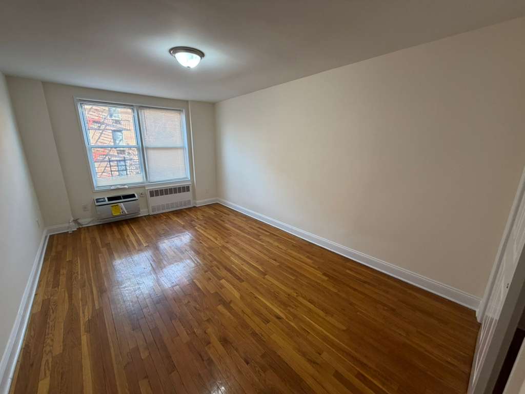 Apartment 150th Street Queens, NY 11367, MLS-RD5563-17