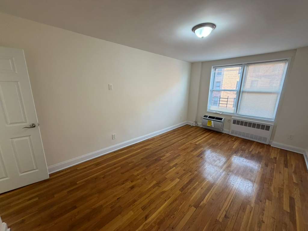Apartment 150th Street Queens, NY 11367, MLS-RD5563-18