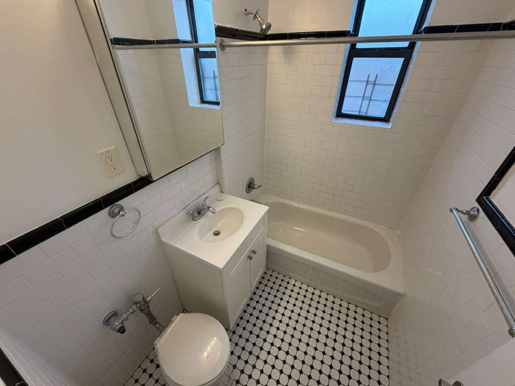 Apartment 32nd Avenue Queens, NY 11377, MLS-RD5565-15