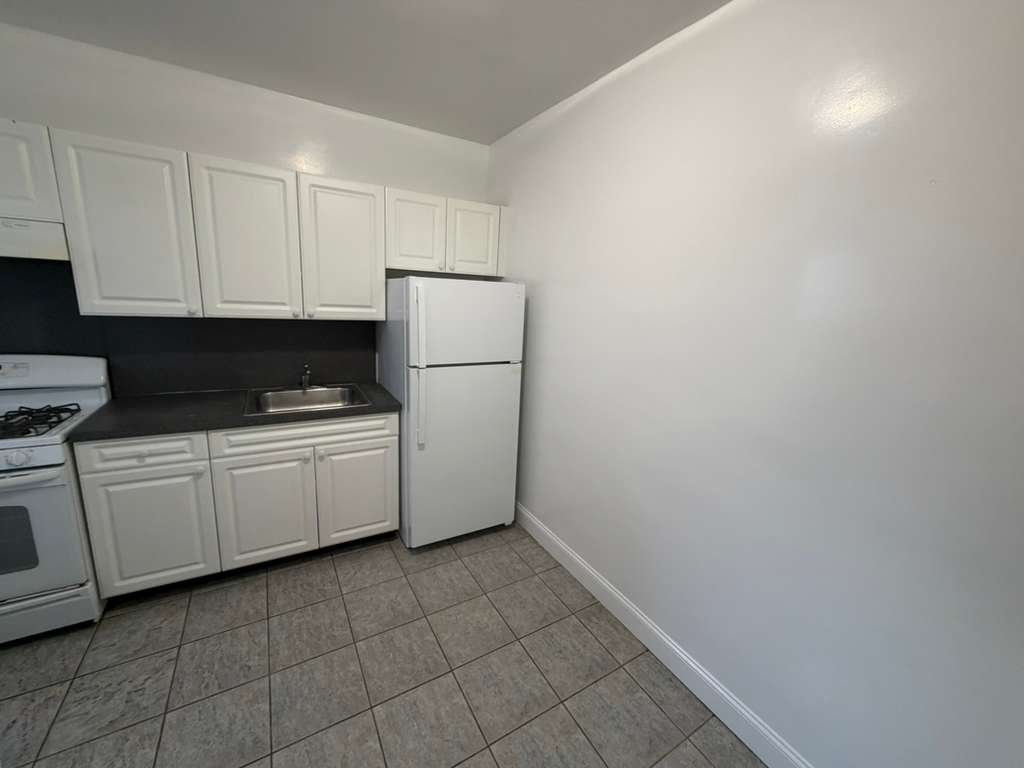 Apartment 32nd Avenue  Queens, NY 11377, MLS-RD5566-4