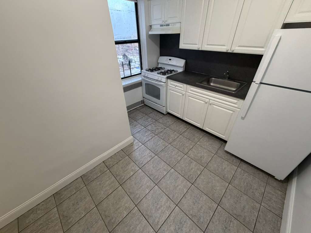 Apartment 32nd Avenue  Queens, NY 11377, MLS-RD5566-6