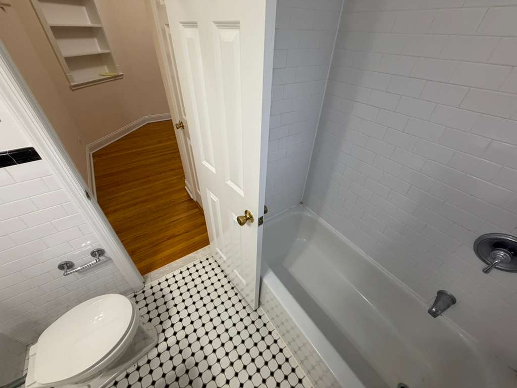 Apartment 32nd Avenue  Queens, NY 11377, MLS-RD5566-20