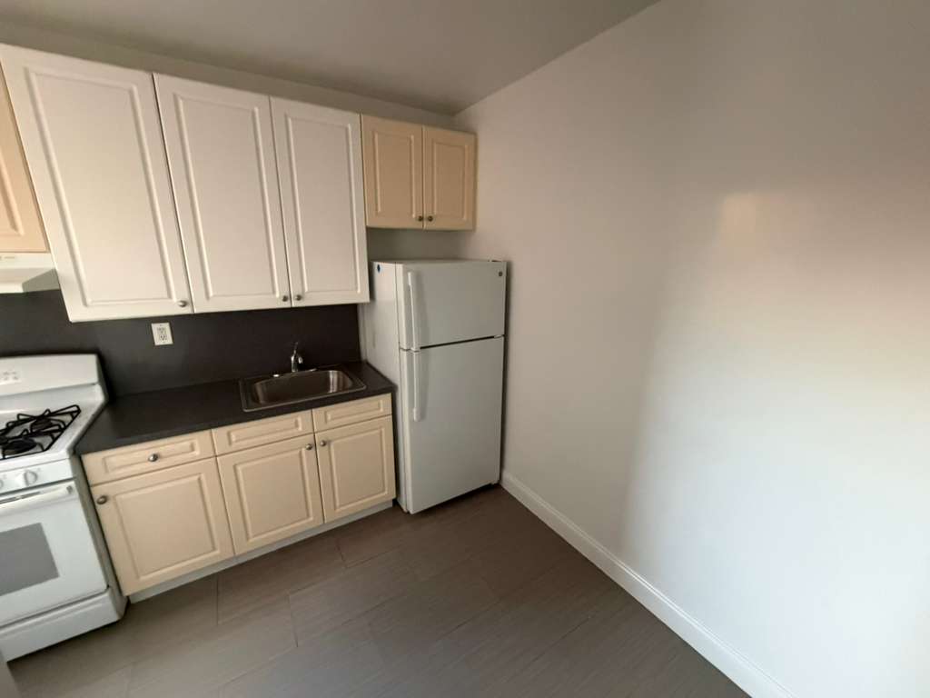 Apartment 32nd Avenue  Queens, NY 11377, MLS-RD5568-4
