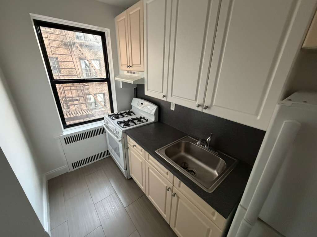 Apartment 32nd Avenue  Queens, NY 11377, MLS-RD5568-6
