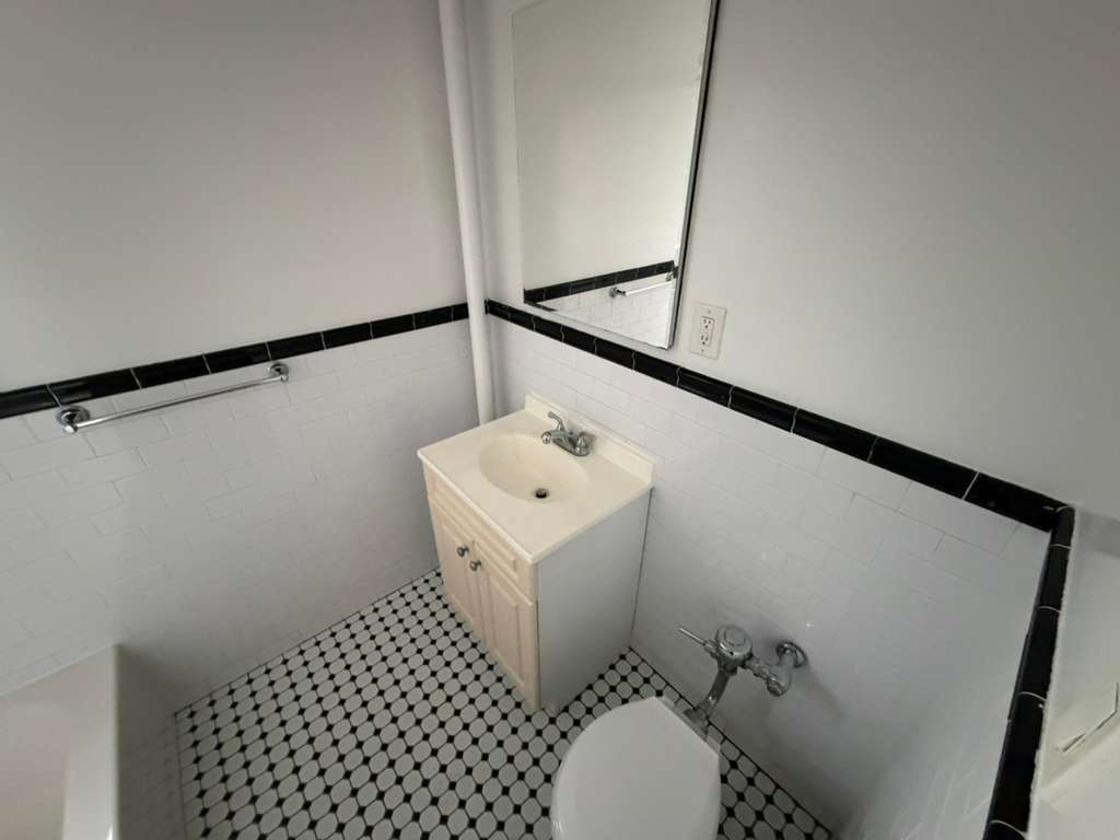 Apartment 32nd Avenue  Queens, NY 11377, MLS-RD5568-12