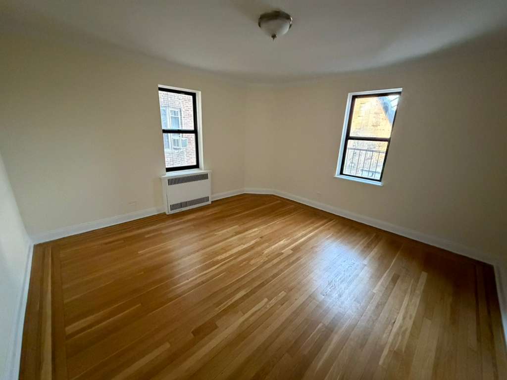 Apartment 32nd Avenue  Queens, NY 11377, MLS-RD5568-18