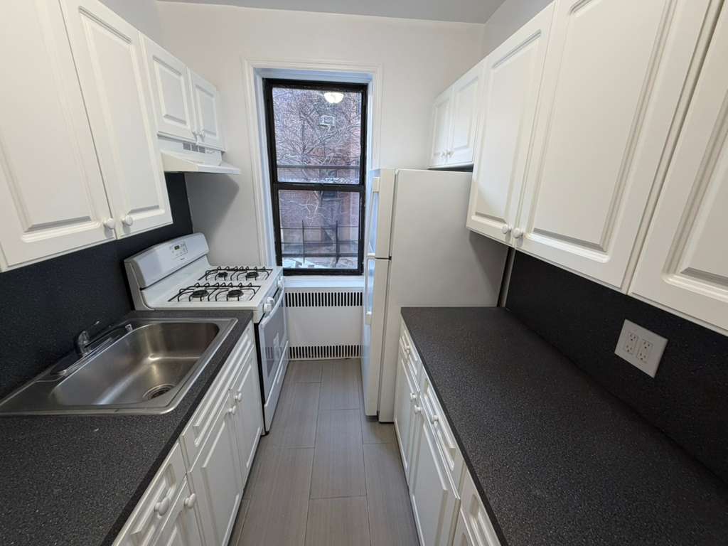 Apartment 32nd Avenue  Queens, NY 11377, MLS-RD5569-2
