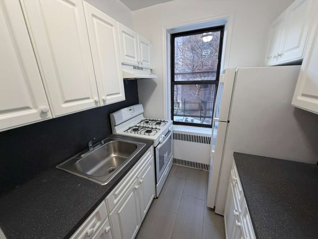 Apartment 32nd Avenue  Queens, NY 11377, MLS-RD5569-3