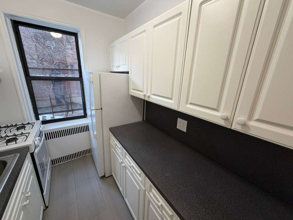 Apartment 32nd Avenue  Queens, NY 11377, MLS-RD5569-4