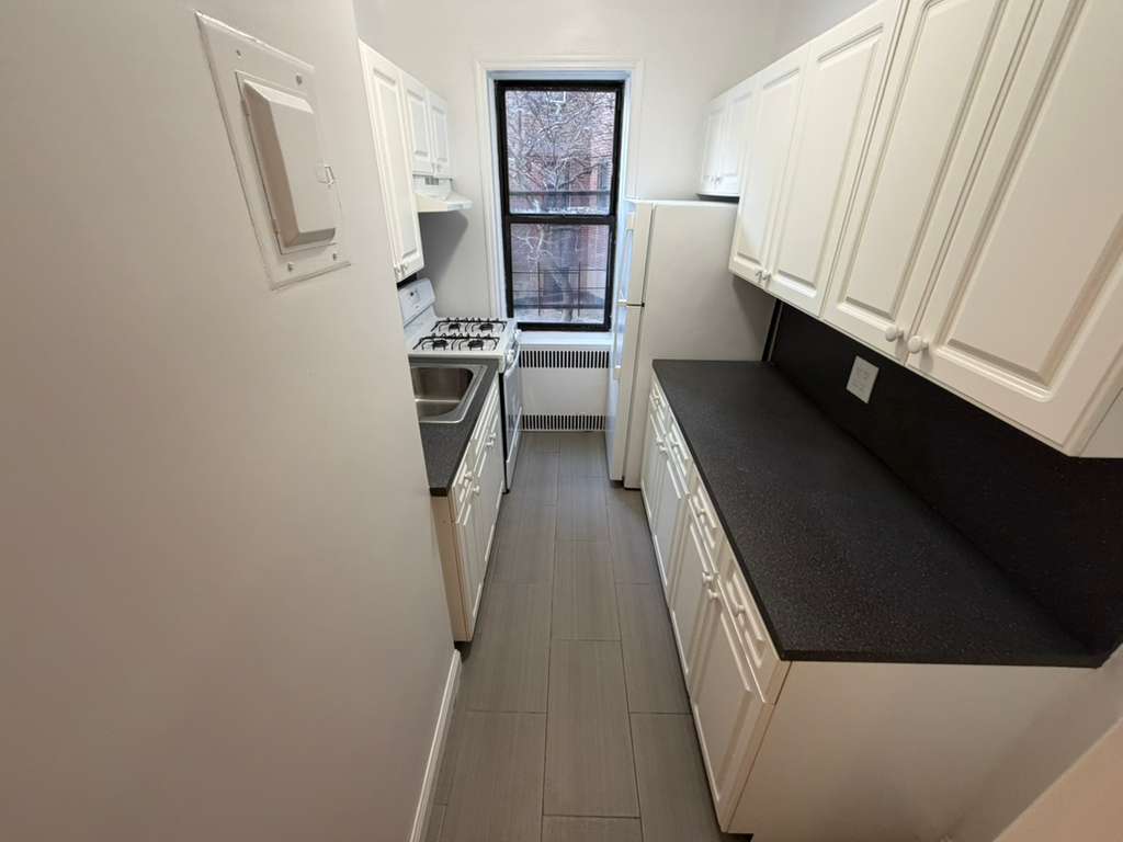 Apartment 32nd Avenue  Queens, NY 11377, MLS-RD5569-5