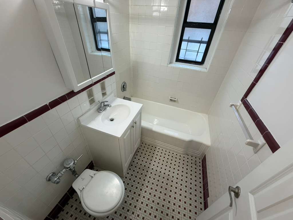 Apartment 32nd Avenue  Queens, NY 11377, MLS-RD5569-16