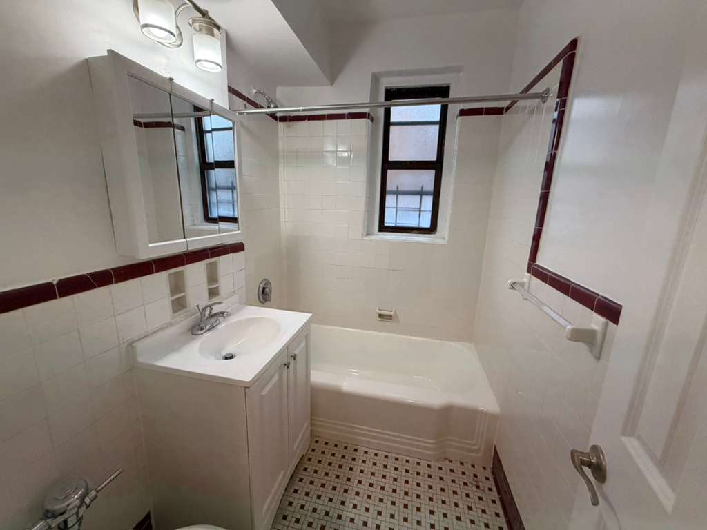 Apartment 32nd Avenue  Queens, NY 11377, MLS-RD5569-17