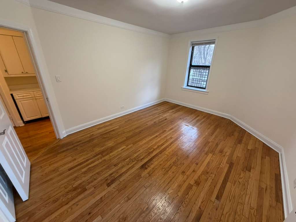 Apartment 32nd Avenue  Queens, NY 11377, MLS-RD5569-19