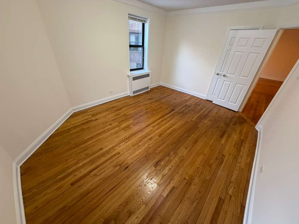 Apartment 32nd Avenue  Queens, NY 11377, MLS-RD5569-20