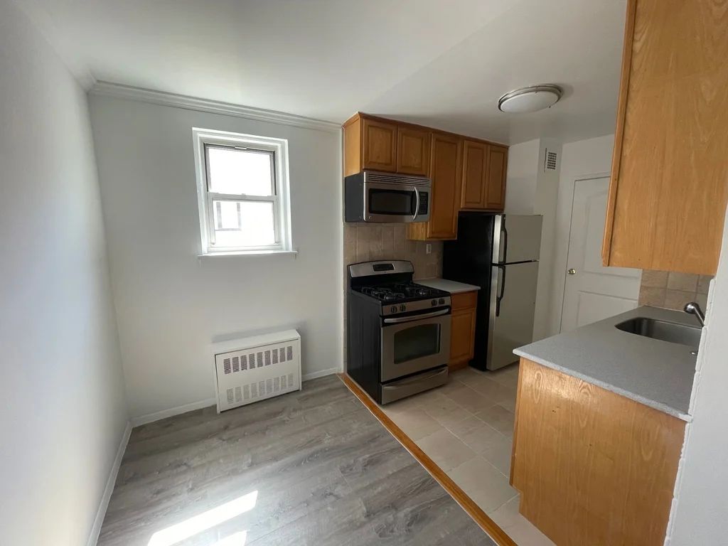 Apartment Douglaston Pkwy Queens, NY 11363, MLS-RD5597-6