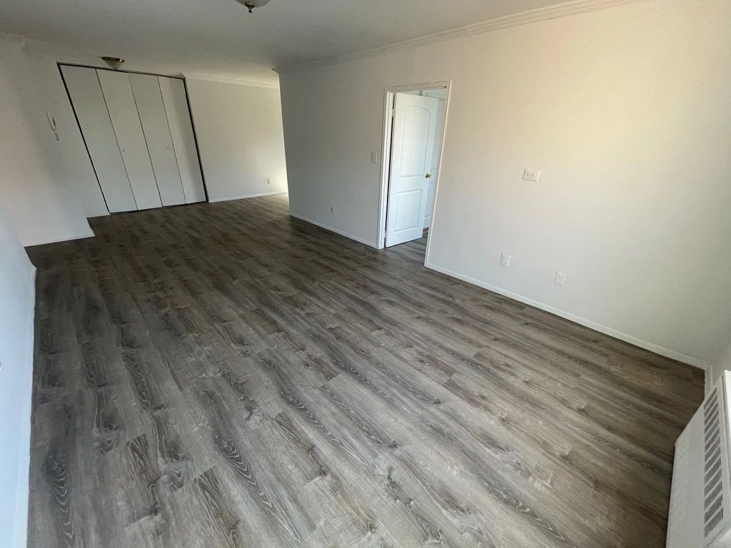 Apartment Douglaston Pkwy Queens, NY 11363, MLS-RD5597-8