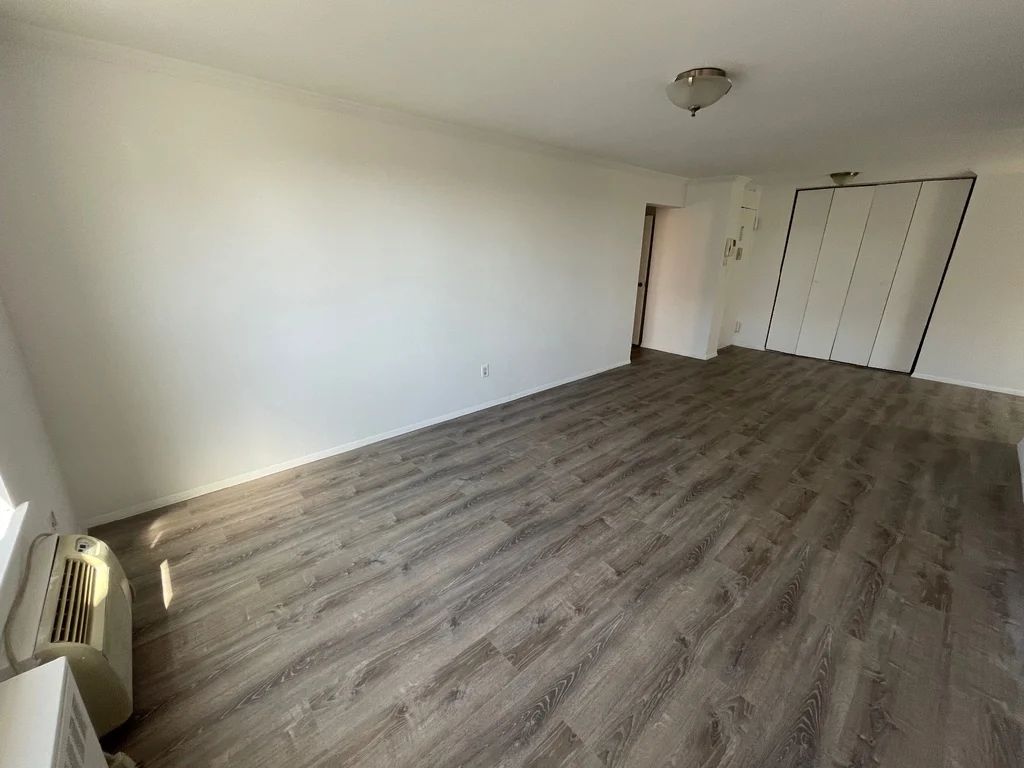 Apartment Douglaston Pkwy Queens, NY 11363, MLS-RD5597-9